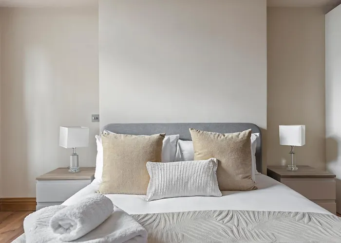 Enchanting Hideaway - La Reserve South Kensington