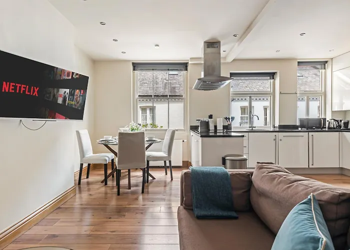 Enchanting Hideaway - La Reserve South Kensington